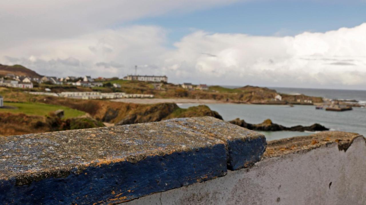 The Seaview Tavern Ballygorman Exterior photo